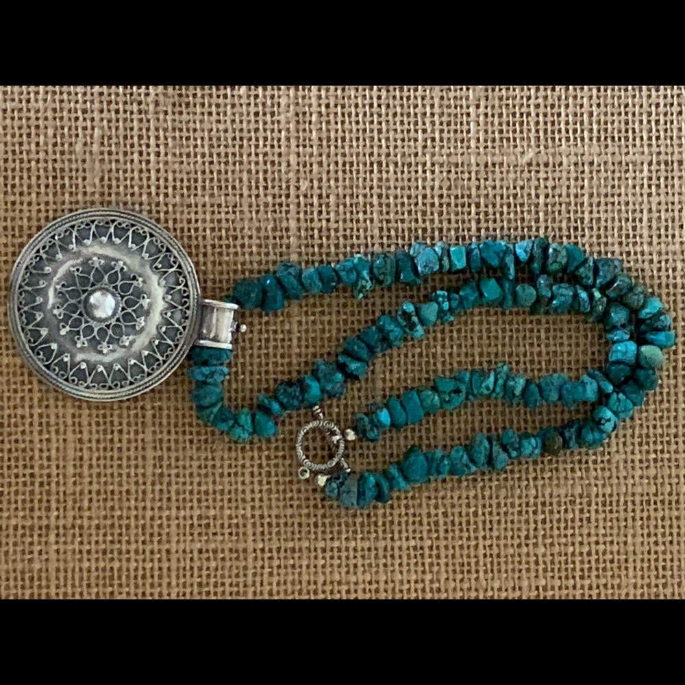 VINTAGE 925 STERLING S.GENUINE TURQUOISE CHIP NECKLACE
Today price